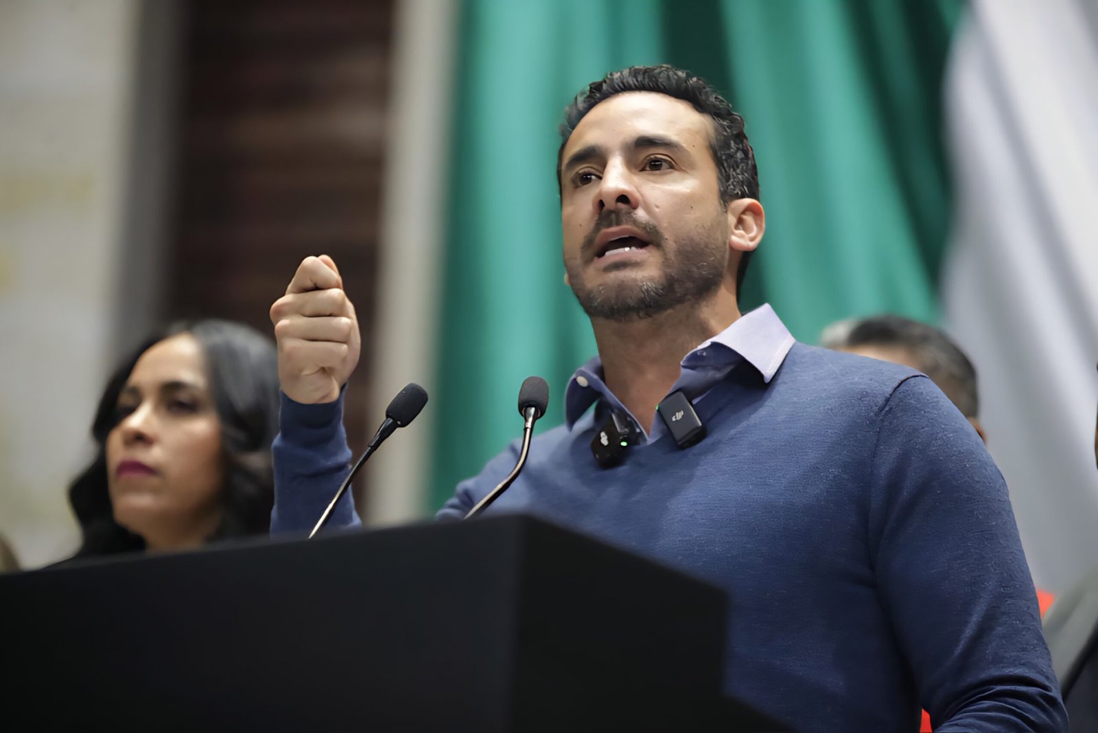 Sergio Gutiérrez y diputados visitan el mercado Zapata en Puebla