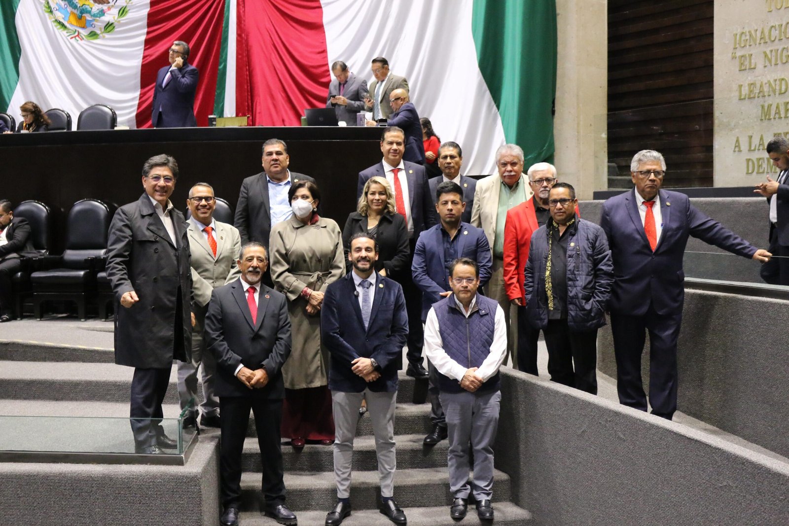 TOÑO LOPEZ EN TRIBUNA Sergio Gutiérrez y diputados visitan el mercado Zapata en Puebla